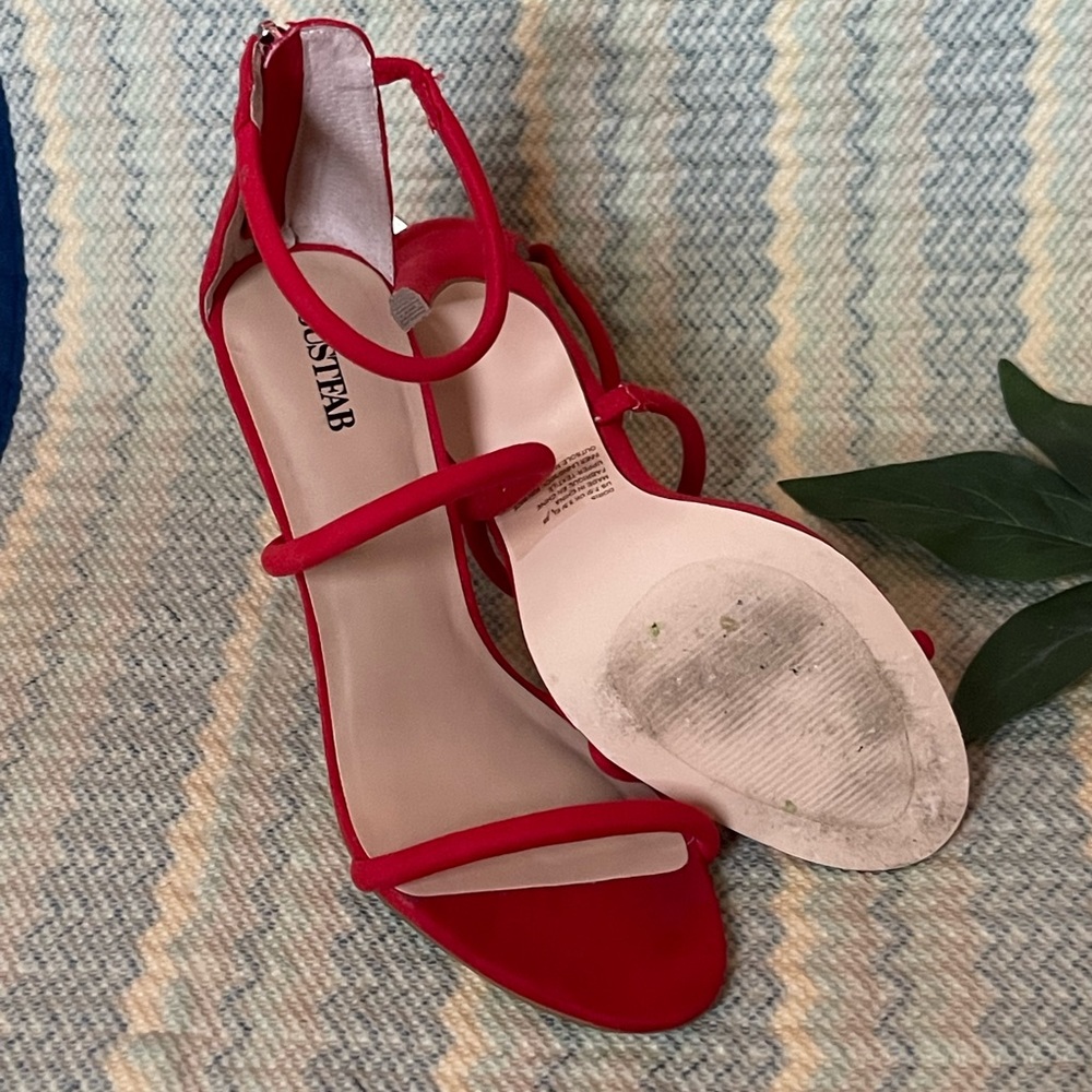 High Heel - Picture 6 of 12